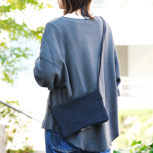ateliers PENELOPE/ Bee Shoulder ブラック(ブラック