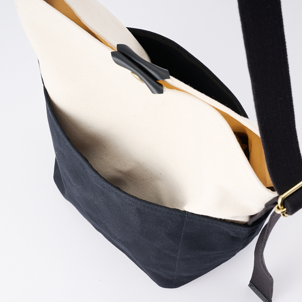 NIZYU KANO/ TWO-TONE ワンショルダーS 生成×ブラック