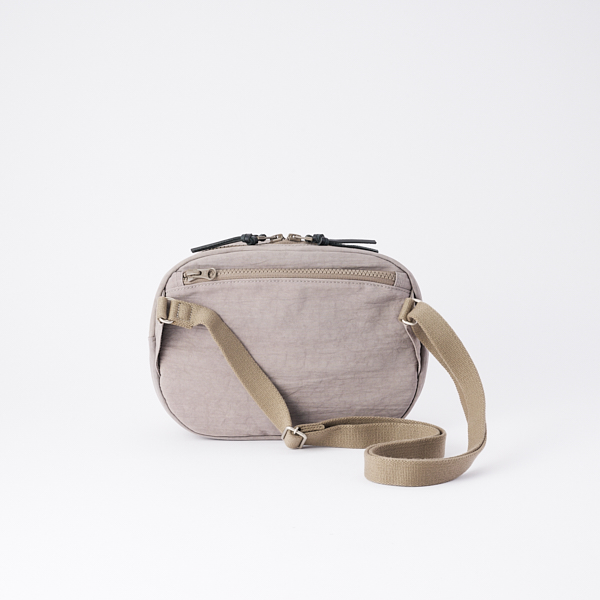 NIZYU KANO/ FUKUI SIWA ボディバック S グレーベージュ