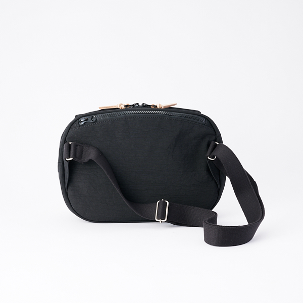 NIZYU KANO/ FUKUI SIWA ボディバック M ブラック(M ブラック