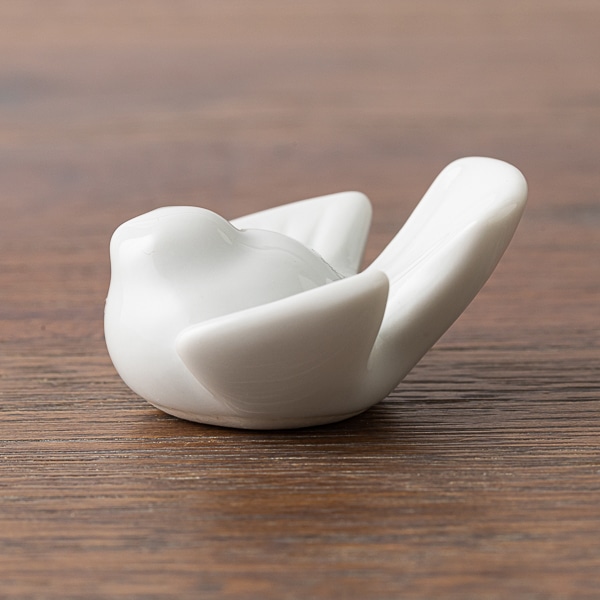 AKOMEYA TOKYO/ 波佐見焼 福良雀 箸置 白(白): 食器｜AKOMEYA TOKYO