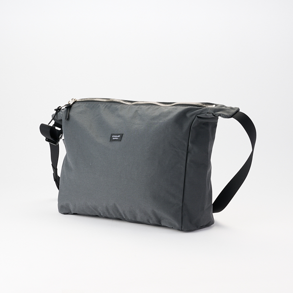 STANDARD SUPPLY/ TRIANGLE SHOULDER スチールグレー(スチールグレー