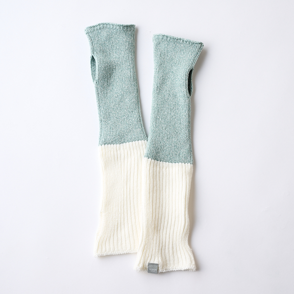 AKOMEYA TOKYO/ ニットアームウォーマー セージ×アイボリー