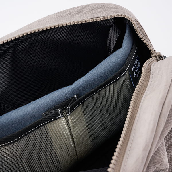 NIZYU KANO/ FUKUI SIWA ボディバック S グレーベージュ