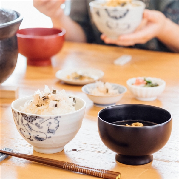 有田製窯 茶碗 菊唐草: 食器｜AKOMEYA TOKYO