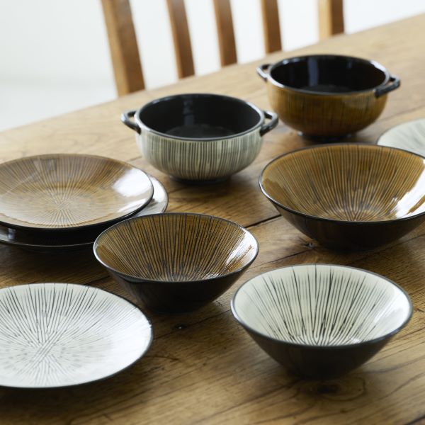 AKOMEYA TOKYO/ 利左エ門窯 Sen彫 6寸皿 飴釉(6寸 飴釉): 食器