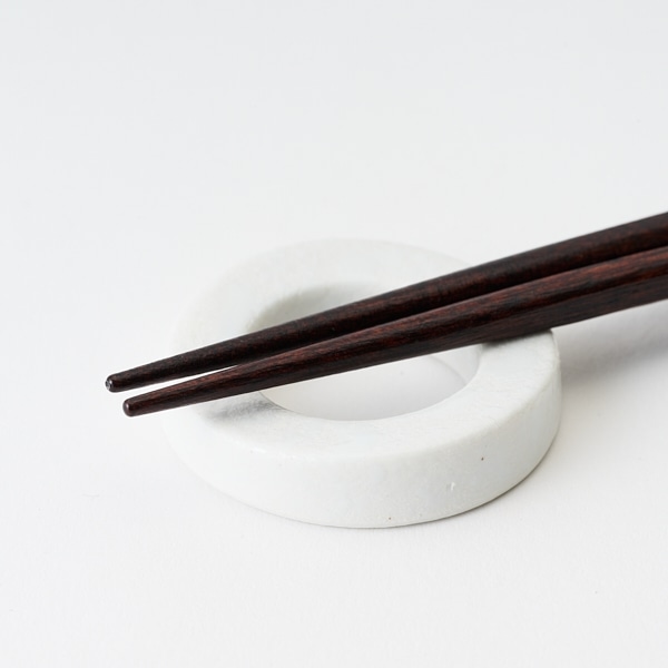 AKOMEYA TOKYO/ リング箸置き　吹釉白彩