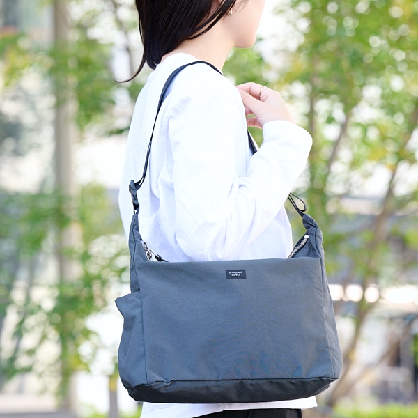 STANDARD SUPPLY/ TRIANGLE SHOULDER スチールグレー(スチールグレー