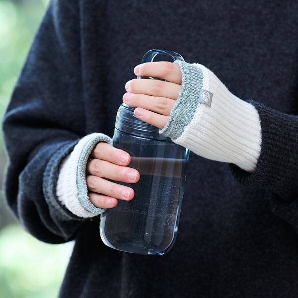 AKOMEYA TOKYO/ ニットアームウォーマー セージ×アイボリー