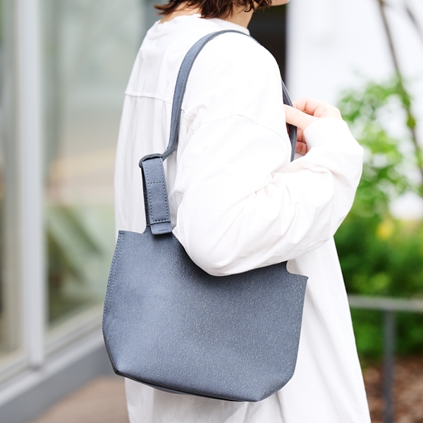 LUGAN ナイロン ドローストリング ショルダー バッグ カラビナ