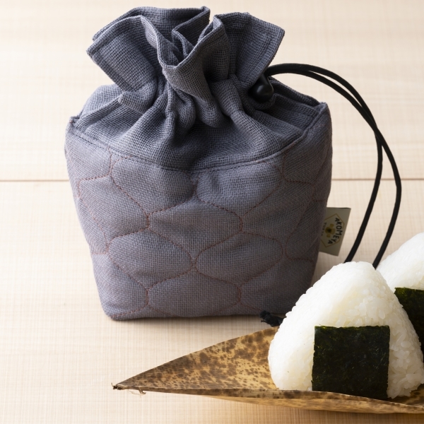 大特価放出！ AKOMEYA TOKYO/ 食器 つるばみ(つるばみ): おにぎり巾着 弁当箱・弁当袋