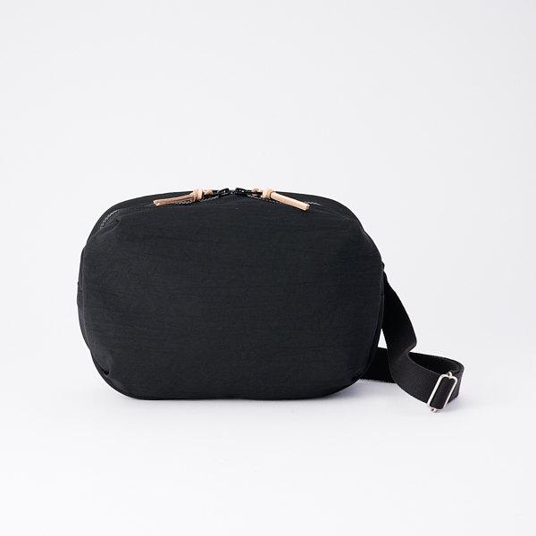 NIZYU KANO/ FUKUI SIWA ボディバック M ブラック(M ブラック