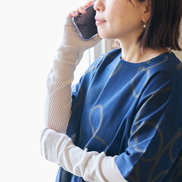 AKOMEYA TOKYO/ さらり風とおすアームカバー ひんやりフィット ライトグレー