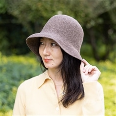 mature ha./ widen bell hatundryed wool dark brown