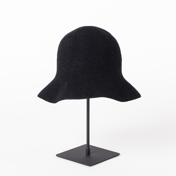 mature ha. widen bell hat lamb black