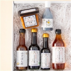AKOMEYA TOKYO/ アコメヤの調味料セット　ギフトボックスLサイズ入り