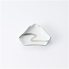 有田おてしょ皿　白プラチナ流水富士山型