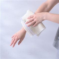 絹屋×AKOMEYA TOKYO  贅沢シルクのボディタオル