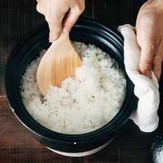 AKOMEYA TOKYO/ 有田焼 黒釉 ごはん土鍋 3合