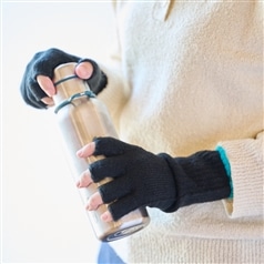AKOMEYA TOKYO/ 発熱ニットグローブ　ブラック×グリーン