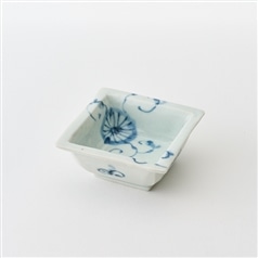 有田製窯 牡丹唐草 茶碗: 食器|AKOMEYA TOKYO 有田製窯 牡丹唐草 茶碗: 食器|AKOMEYA TOKYO