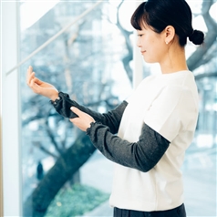 AKOMEYA TOKYO/ かぜまとう、ふんわりガーゼの肌側シルク　アームカバー＆レッグカバー　チャコールグレー