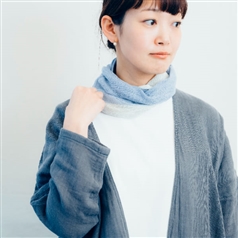 AKOMEYA TOKYO/ かぜまとう、ふんわりガーゼの綿麻ネックカバー　ライトブルー×ミストブルー