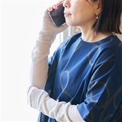 AKOMEYA TOKYO/ さらり風とおすアームカバー ひんやりフィット ライトグレー