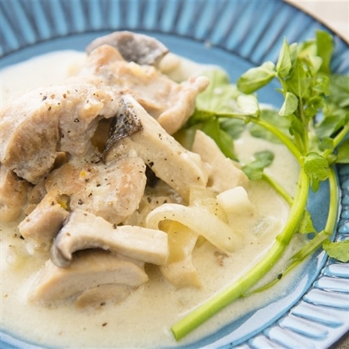 【野菜出汁】鶏とキノコの白味噌クリーム煮