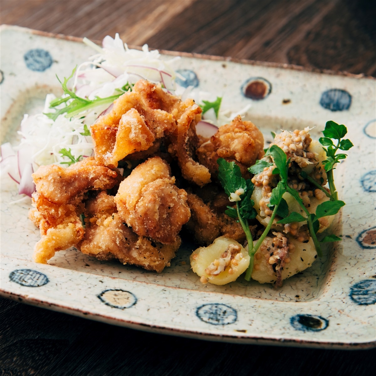 【鶏節出汁】「鶏肉とアコメヤの鶏節出汁の竜田揚げ」と「じゃが芋とエゴマスタード ふくのオイル漬のマッシュサラダ」