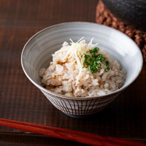 【きのこ出汁】鶏と生姜の炊き込みご飯