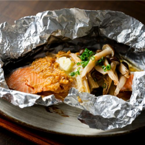【アコメヤの木桶合わせ味噌】鮭ときのこのホイルバター焼き