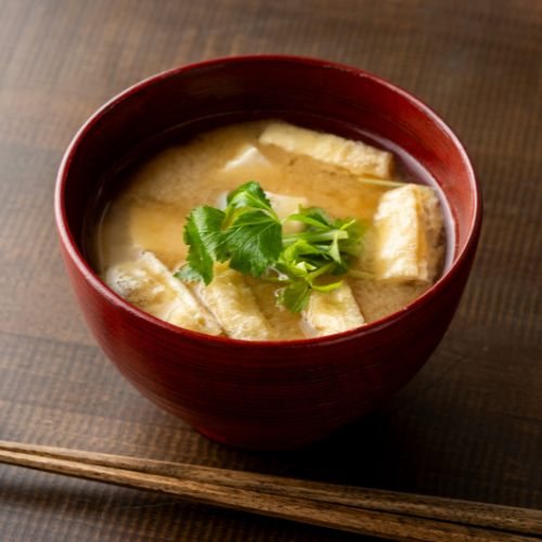 【アコメヤの木桶合わせ味噌】豆腐と油揚げの味噌汁