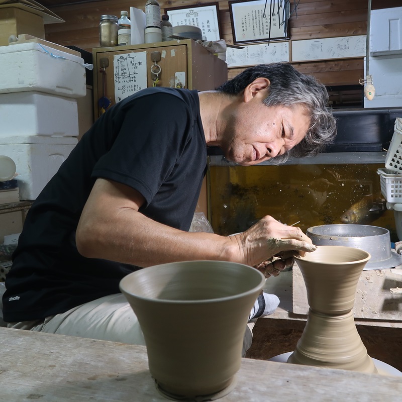 ろくろ成形と釉薬の色合いにこだわる信楽焼「紫香陶房」の飯碗