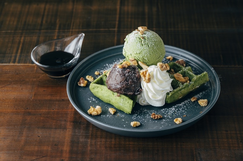 八女抹茶の米粉ワッフル(自家製豆腐入り)<br>￥1,200<br>ご提供時間：14:00～