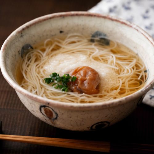 【昆布だし】とろろ芋と梅の温めん