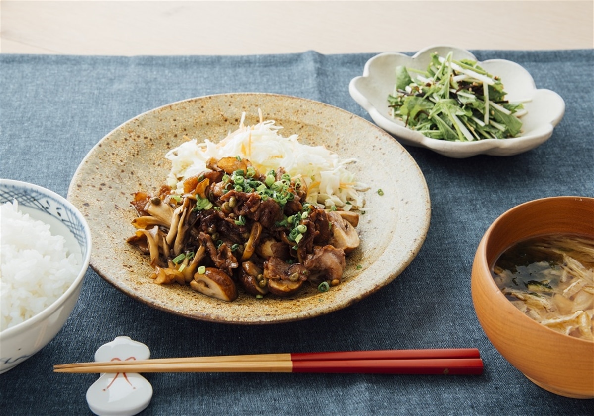 牛肉ときのこのオイスター山椒炒め と セリと水菜の小松昆布サラダ Akomeya Tokyo 牛肉ときのこのオイスター山椒炒め と セリと水菜の小松昆布サラダ Akomeya Tokyo