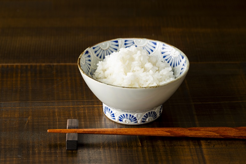 波佐見焼伝統の「くらわんか碗」をつくる翔芳窯の手しごと｜AKOMEYA TOKYO